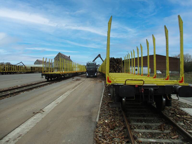 Leere Güterwagons am Hafen Berenbusch